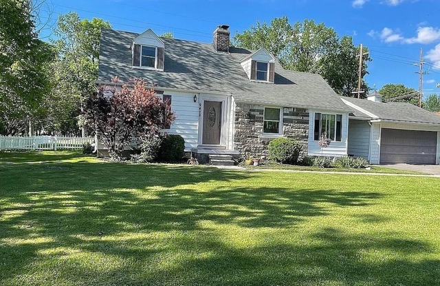 Charming 3-bedroom cottage on beautiful Grosse Ile Michigan -AC/Fitness/Parking