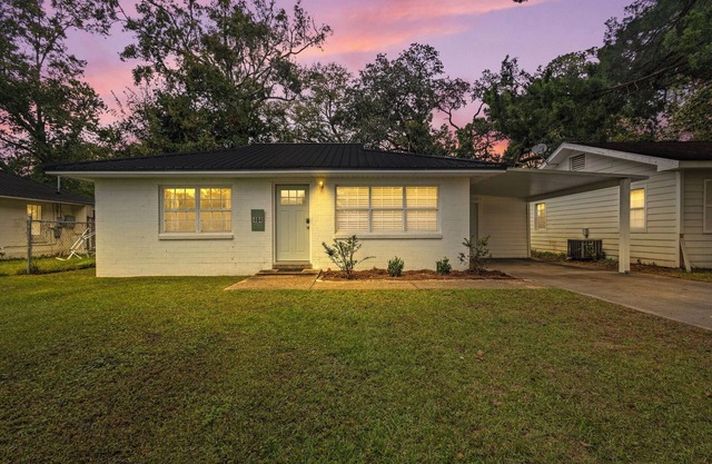 Charming 3-bedroom cottage with WiFi and AC in Foley