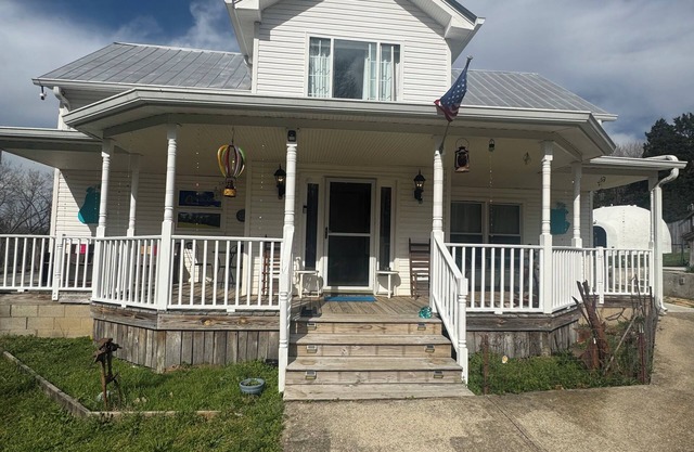 Charming 3-bedroom farmhouse with AC, WiFi in Burns