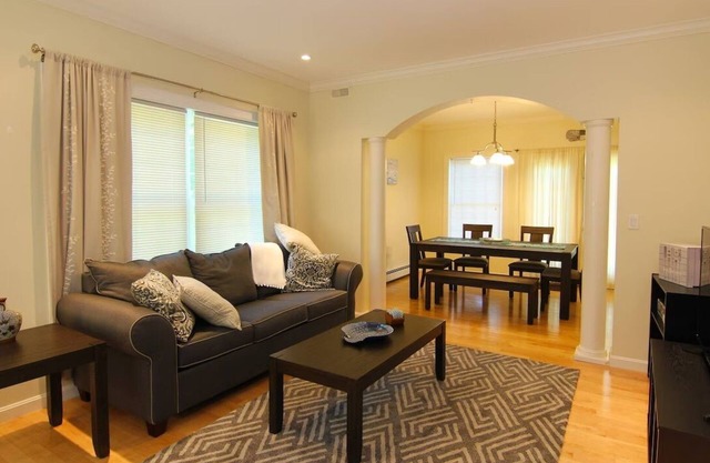 Charming 3-bedroom home with AC in Bar Harbor, only 5 minutes to Acadia.