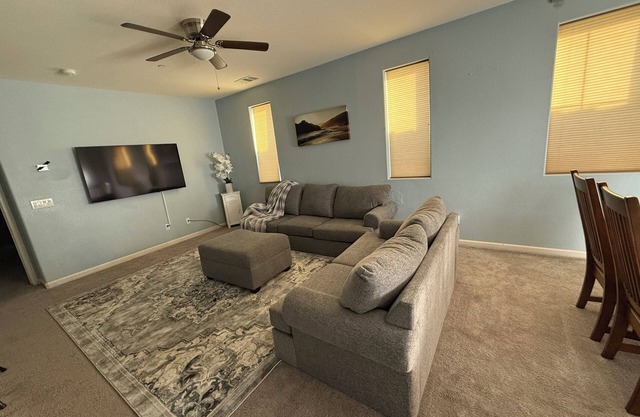 Charming 3-bedroom house with WiFi and AC in marvelous Sacramento