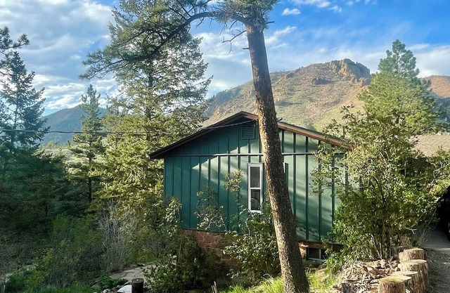 Charming 3-bedroom house with views in desirable Jamestown