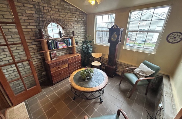 Charming 3-bedroom house in marvelous Milwaukee.
