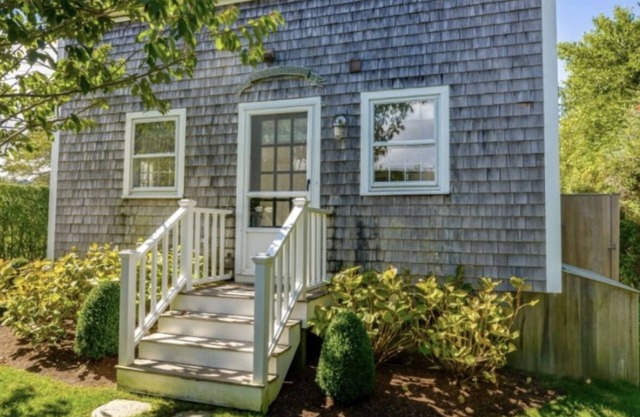 Charming 3 bedroom house in Brant Point , Nantucket a walk to town with WiFi, AC