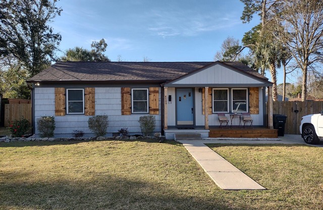 Charming 3-bedroom house in lovely Pensacola. 15 minutes to beaches