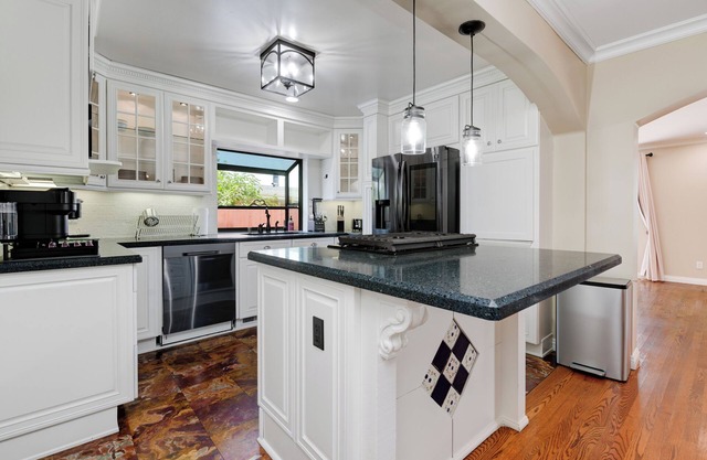 Charming 3-bedroom house with large pool in brilliant San Diego