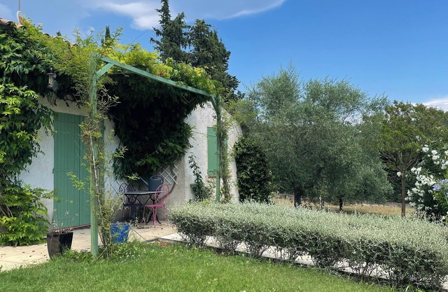 Charming 3-bedroom house in serene Seillans with AC, swimming pool,