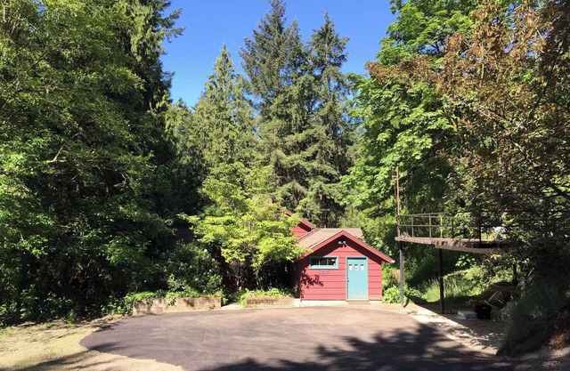 Charming 3-bedroom house surrounded by old-growth forest, Portland