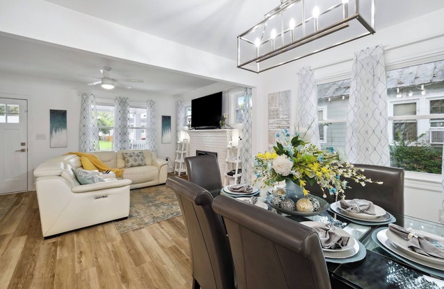 Charming 3-bedroom house in amazing Richmond with AC, WiFi!