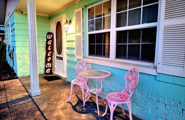 Charming 3-bedroom house near everything with EV Charger