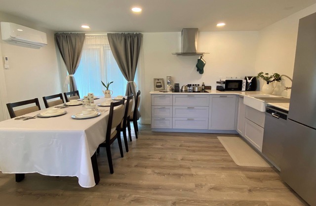 Charming 3-bedroom house with AC and WiFi in fantastic Newark