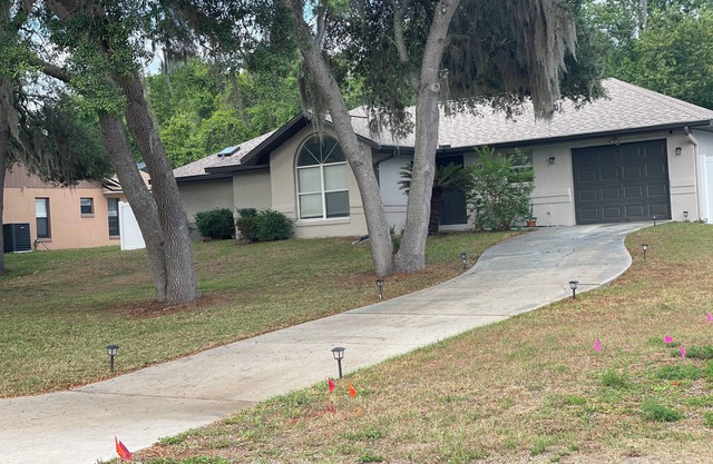 Charming 3-bedroom house with WiFi and AC in serene Ocala