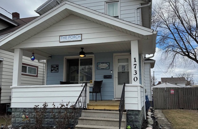 Charming 3-bedroom house next to Hollywood Casino! 1 minute from Interstate 75