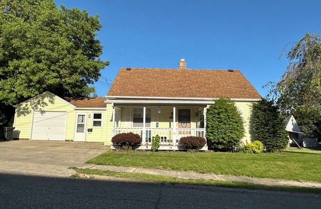 Charming 3-bedroom house with WiFi and AC in Erie