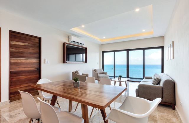 Charming 3-Bedroom Apartment facing the beatiful sea of Isla Mujeres,