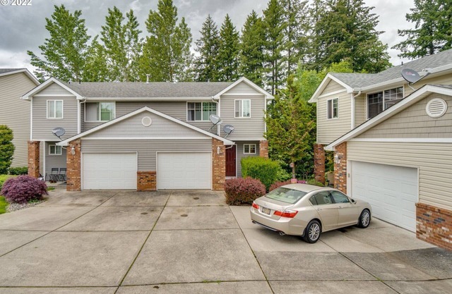 Charming 3-bedroom townhome with WiFi, Fireplace and AC in beautiful Vancouver.