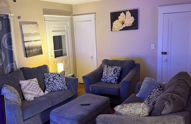 Charming 3-bedroom upper unit home