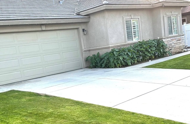 Charming 3-bedroom house in lovely Bakersfield with AC, WiFi
