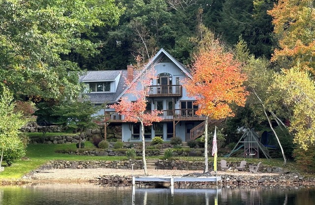 Charming 3-bedroom waterfront house in Harrisville