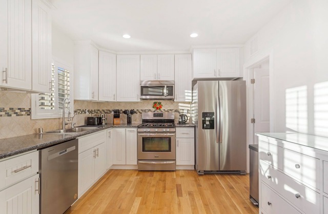 Charming 3-bedroom house with AC, WiFi in fabulous Los Angeles