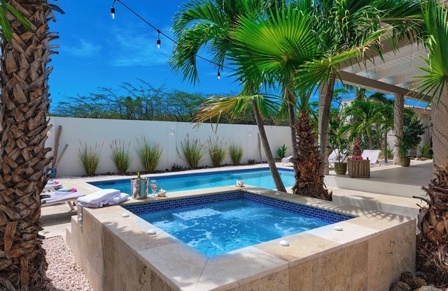 Charming 3-bedroom villa -HOT TUB -beautiful pool -grill -amazing shaded patio!