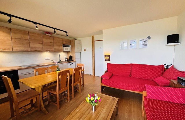 Charming 3-room apartment with terrace, near slopes, for 6 people in La Plagne
