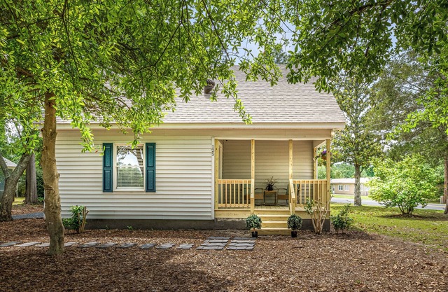 Charming 3BR/2BA Cottage in the Village of Pinehurst –Walk to Almost Everything!