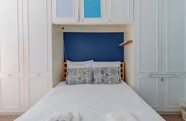 Charming 3BR Home with Garden in Kennington