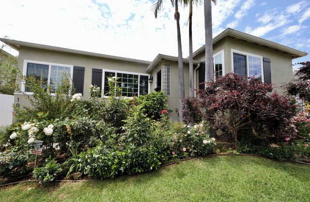 Charming 3BR Pacific Palisades Home, Sleeps 6 From $295 +, Close to Malibu & SM