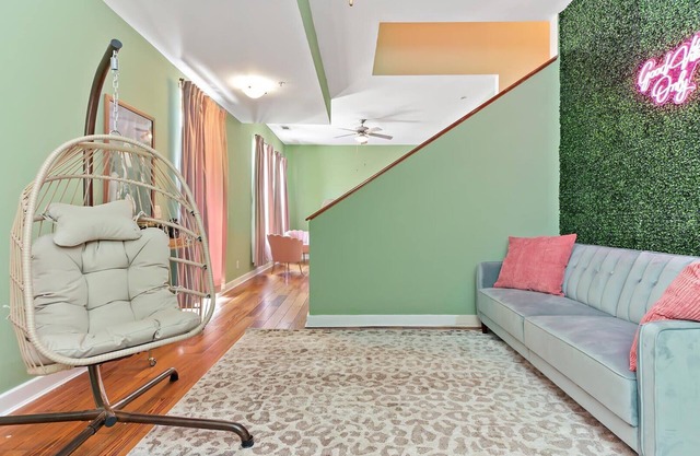 Charming 3BR Retreat | Heart of Savannah | Near Forsyth Park!