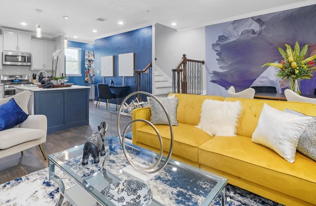 Charming 3BR w/ Hot tub-Near Houston Rodeo & Final Four!