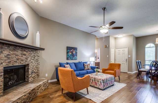 Charming 3RB Home Large Outdoor Living!