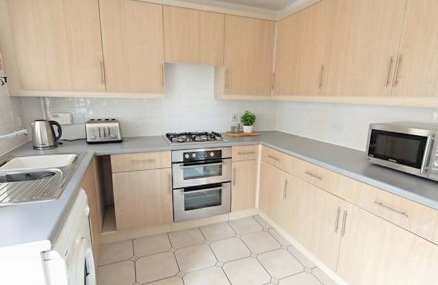 Charming 4-Bedroom Retreat in Stoke Gifford