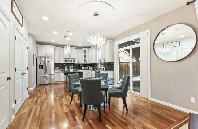 Charming 4-bedroom family friendly house with WiFi and AC in fabulous Vancouver
