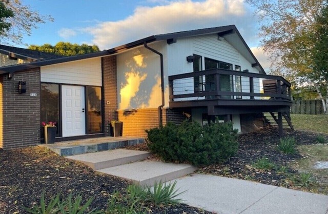 Charming 4-bedroom house with WiFi and AC in lovely Sheboygan