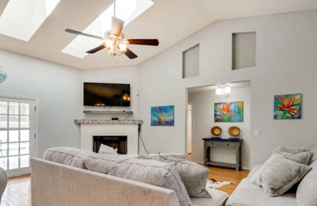 Charming 4-bedroom house with AC and WiFi in beautiful Orlando