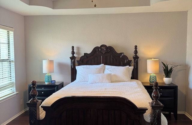 Charming 4-bedroom house with AC and WiFi in pleasant Denton
