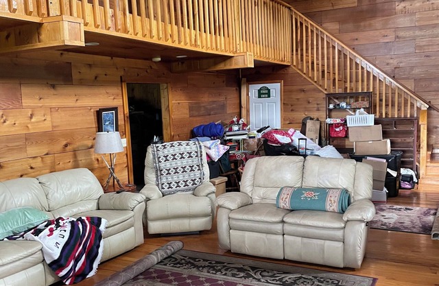 Charming 4-bedroom lodge with WiFi, Cable