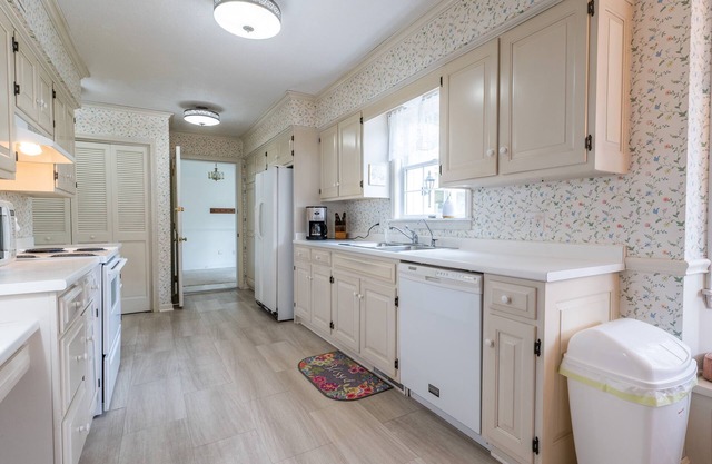 Charming 4 Bedroom home in the Amish countryside