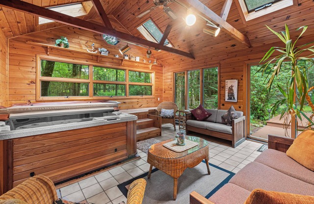Charming 4-bedroom cottage with Pickle Ball Court, AC and WiFi in Lake Harmony