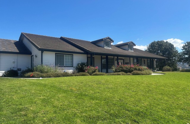 Charming 4-br Wine Country Retreat — Walk Downtown Solvang + BBQ & Fireplace