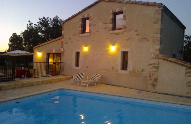 CHARMING 4* detached HOUSE PRIVATE HEATED SALT SWIMMING POOL