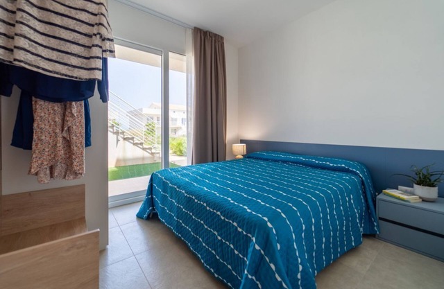 Charming 40 sqm seaview apartment, able to accommodate up to 4 people, located inside the renowned Borgo 84 residence, equipped with swimming pool and cycle path. The property is located just 3 km from the center of Marzamemi, one of the most fascinating
