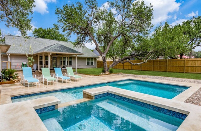 Charming 4BDRM Home/Pool & Hot Tub/Near Wineries!