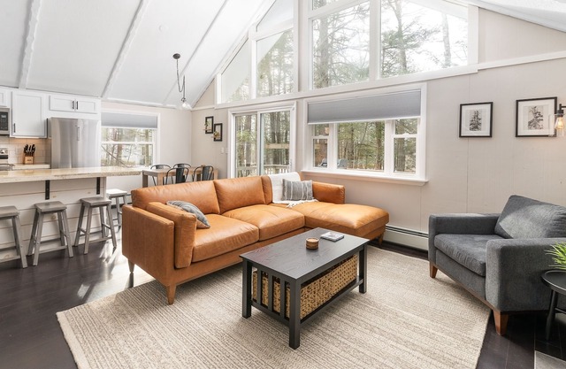 Charming 4BR Chalet, White Mountains, North Conway