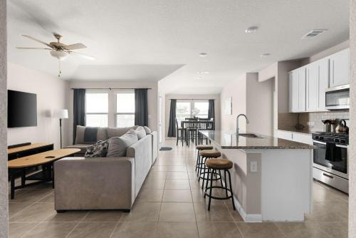 Charming 4BR Home w Spacious Backyard in Hutto