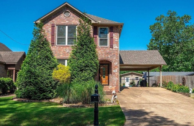 Charming 5-Bedroom Lakehouse in Hot Springs, on Beautiful Lake Hamilton!