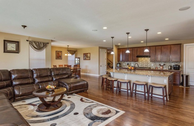 Charming 6-BR Home with Open Space & Park, Ideal for Gatherings