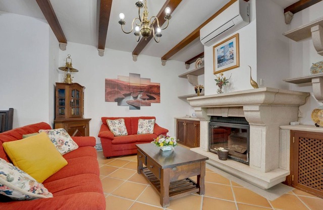 Charming Algarve Escape | Relax in Comfort & Explore the Coastline & Nightlife