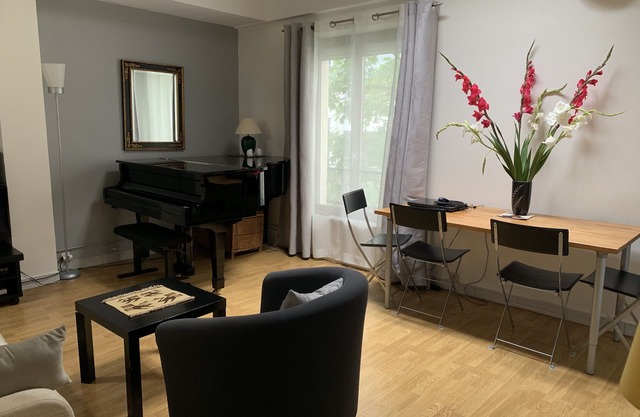Charming apartment 20' from the center. Air-conditioned